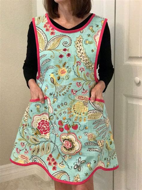 fancy aprons for cooking.